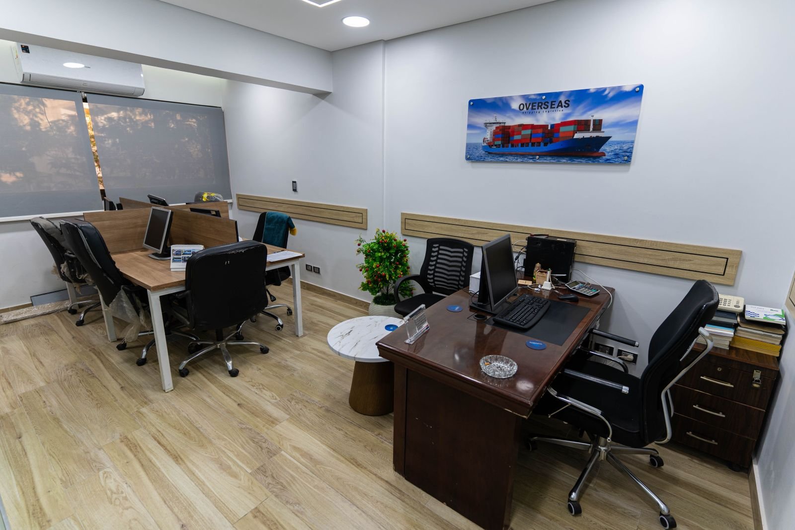 Overseas Office, photograph 9